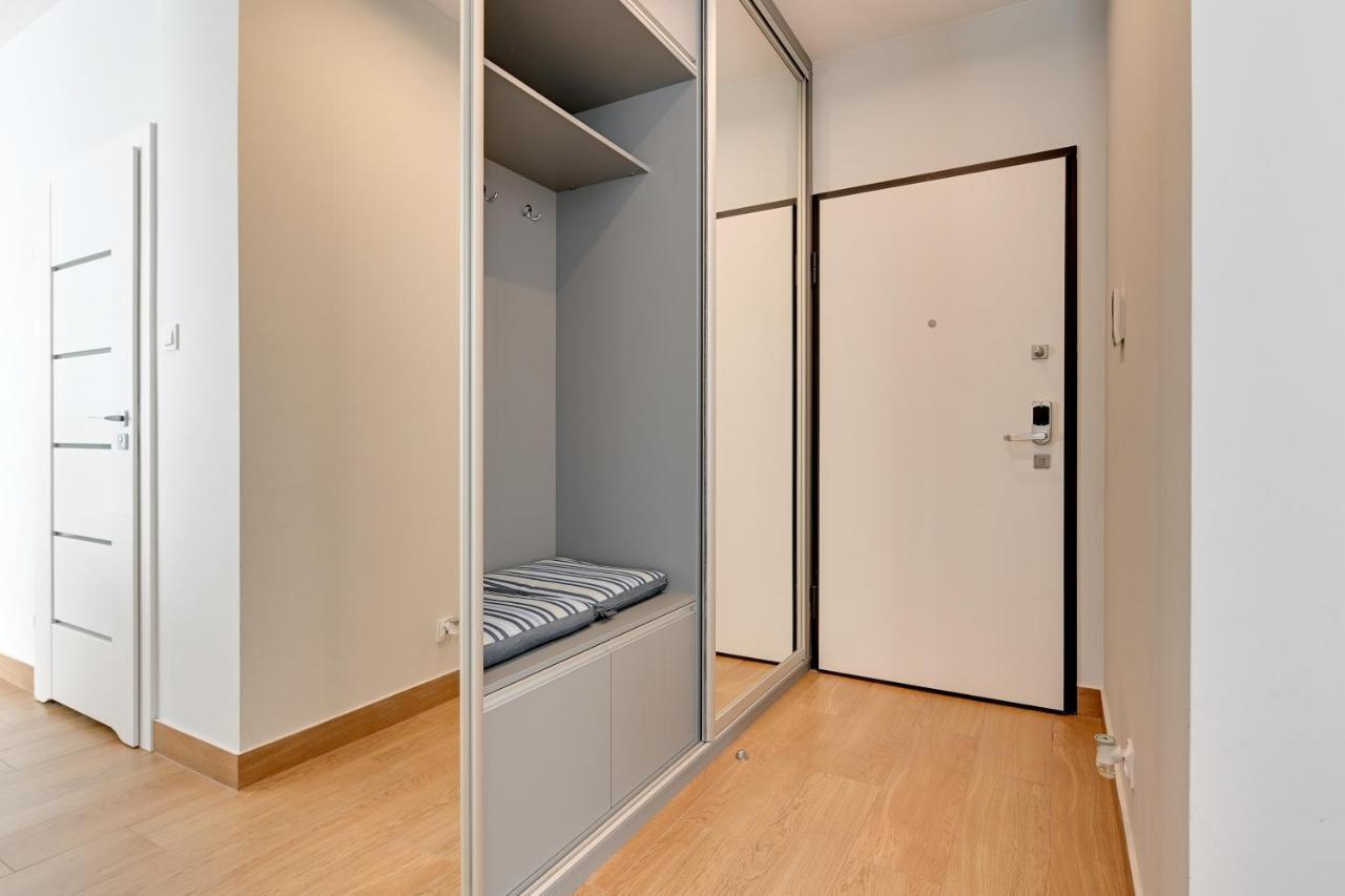 Holiday Apartment Near The Sea - Free Private Parking 그단스크 외부 사진