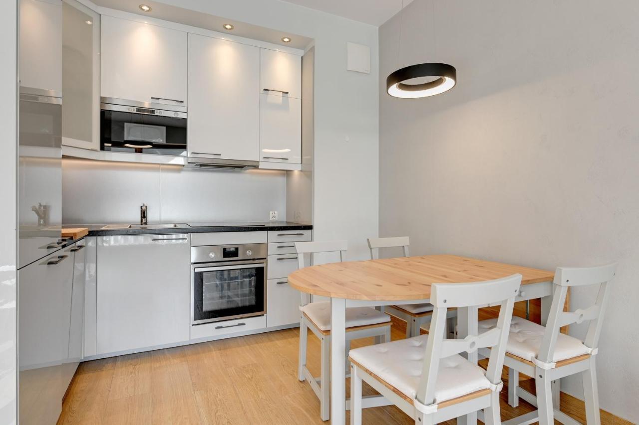 Holiday Apartment Near The Sea - Free Private Parking 그단스크 외부 사진
