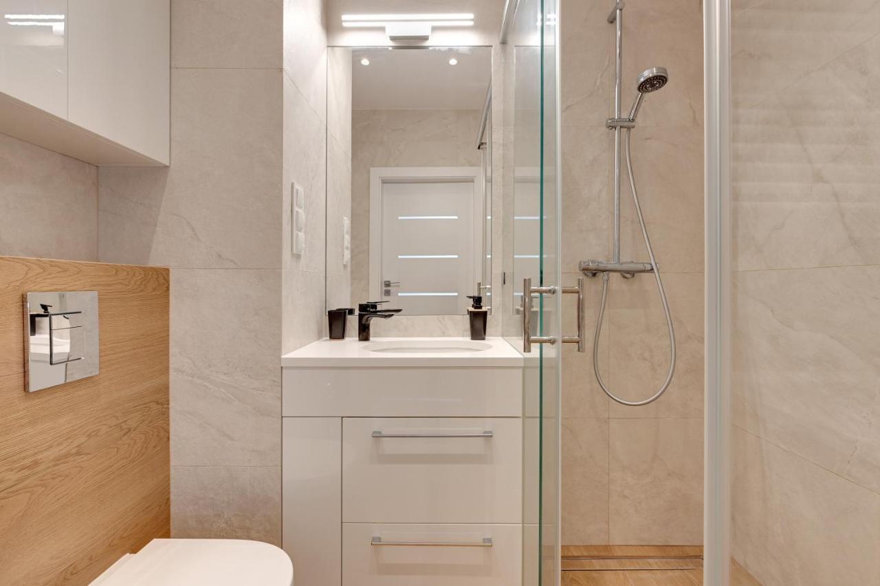 Holiday Apartment Near The Sea - Free Private Parking 그단스크 외부 사진